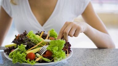 iarmhairtí neamhchomhlíonta aiste bia le haghaidh gastritis